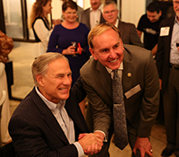 Photo of TXTA members with Gov Abbott